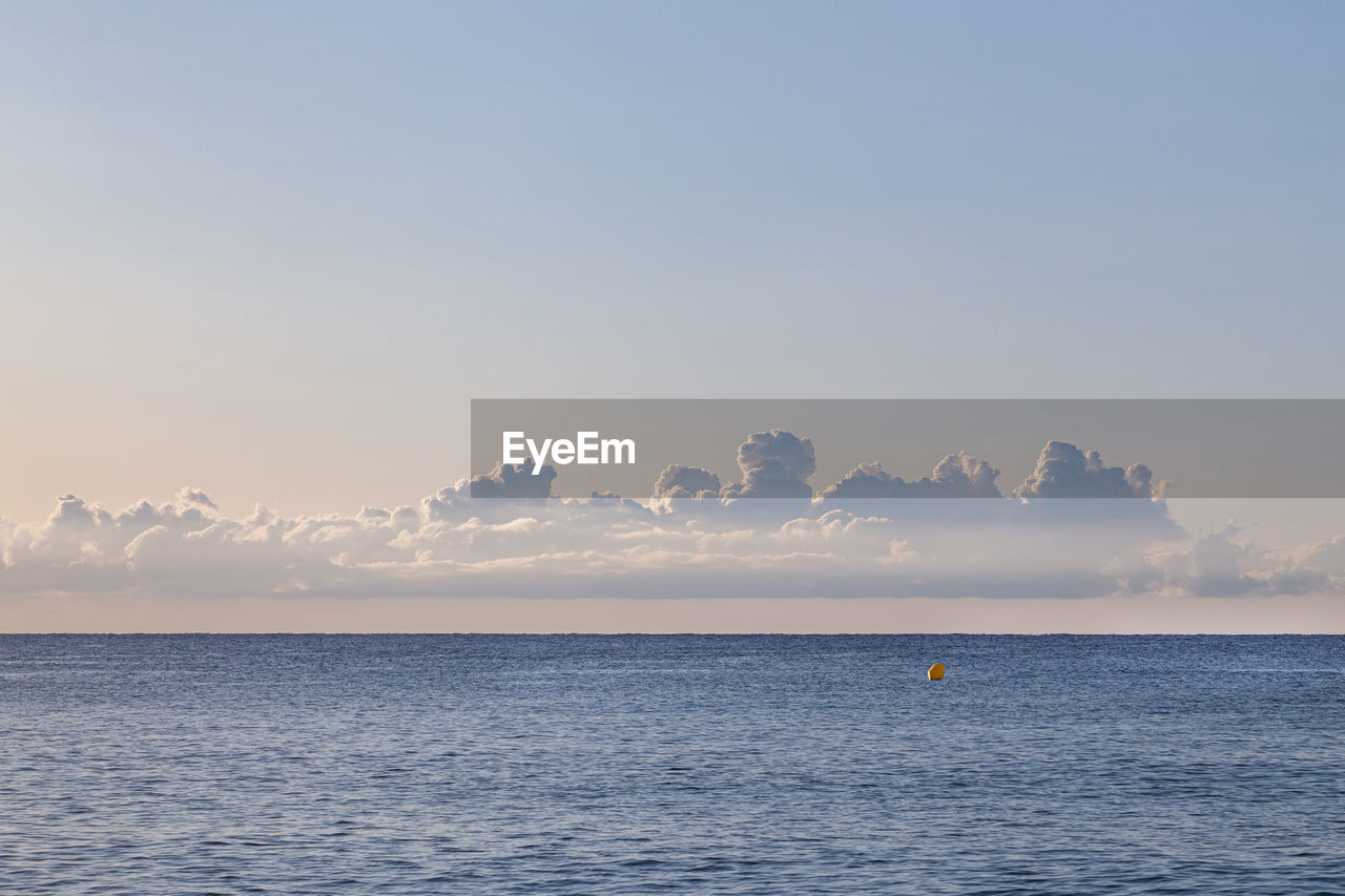 IDYLLIC VIEW OF SEA AGAINST SKY DURING SUNSET