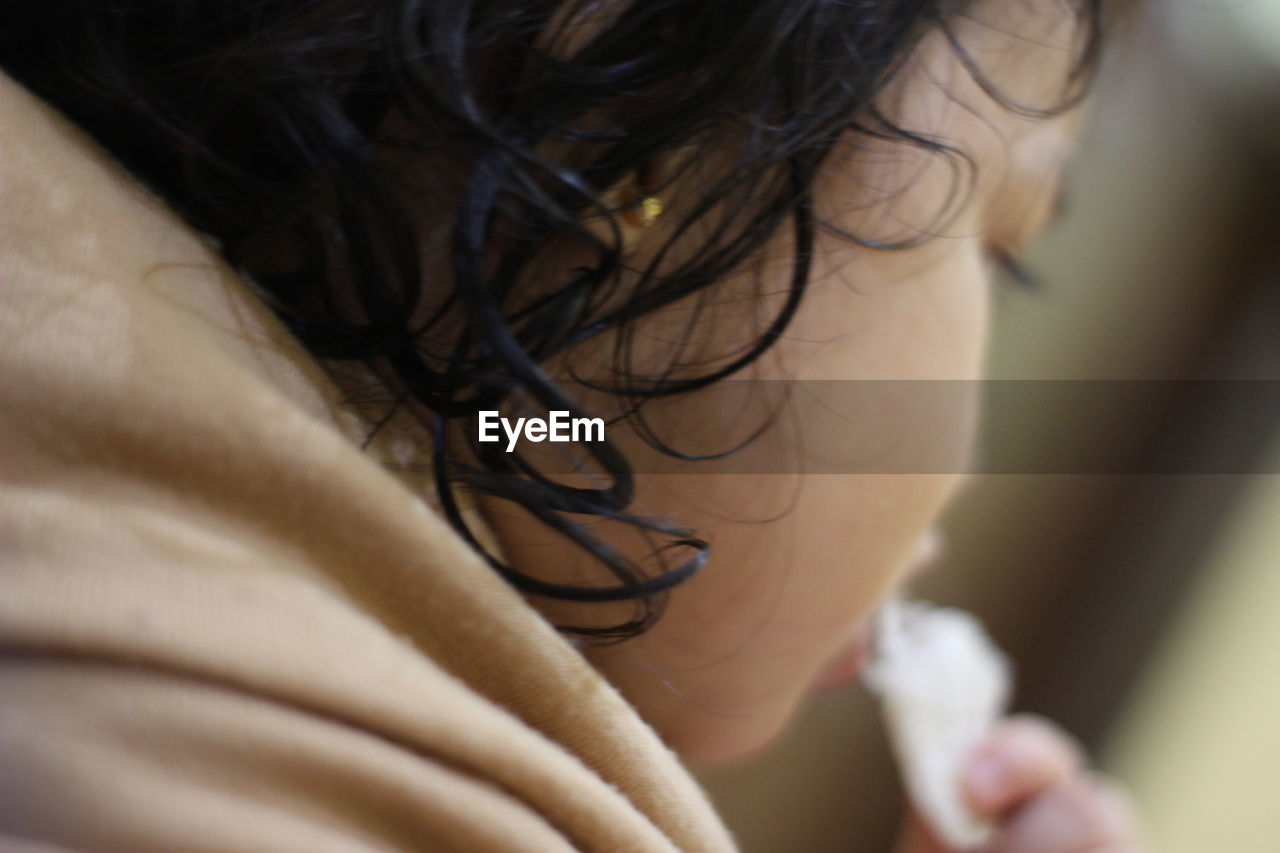 CLOSE-UP OF WOMAN WITH HAIR