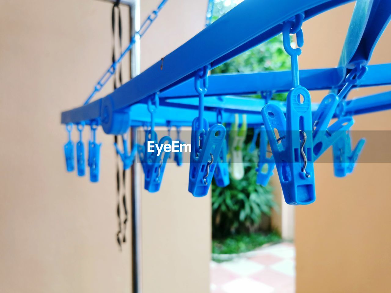 CLOSE-UP OF CLOTHESPINS HANGING ON CLOTHESLINE