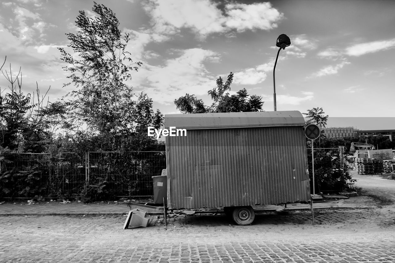 Trailer on road