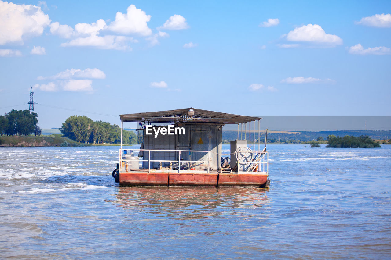 Floating ferry platform . vessel for carry passengers across the river