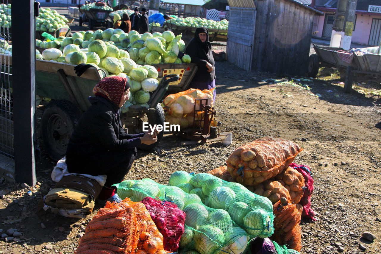 MIDSECTION OF WOMAN AT MARKET