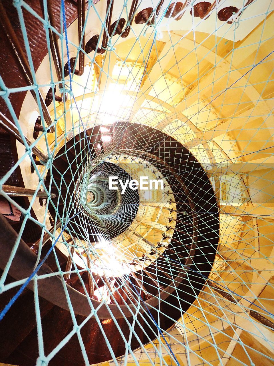 HIGH ANGLE VIEW OF SPIRAL STAIRCASE IN SUNLIGHT