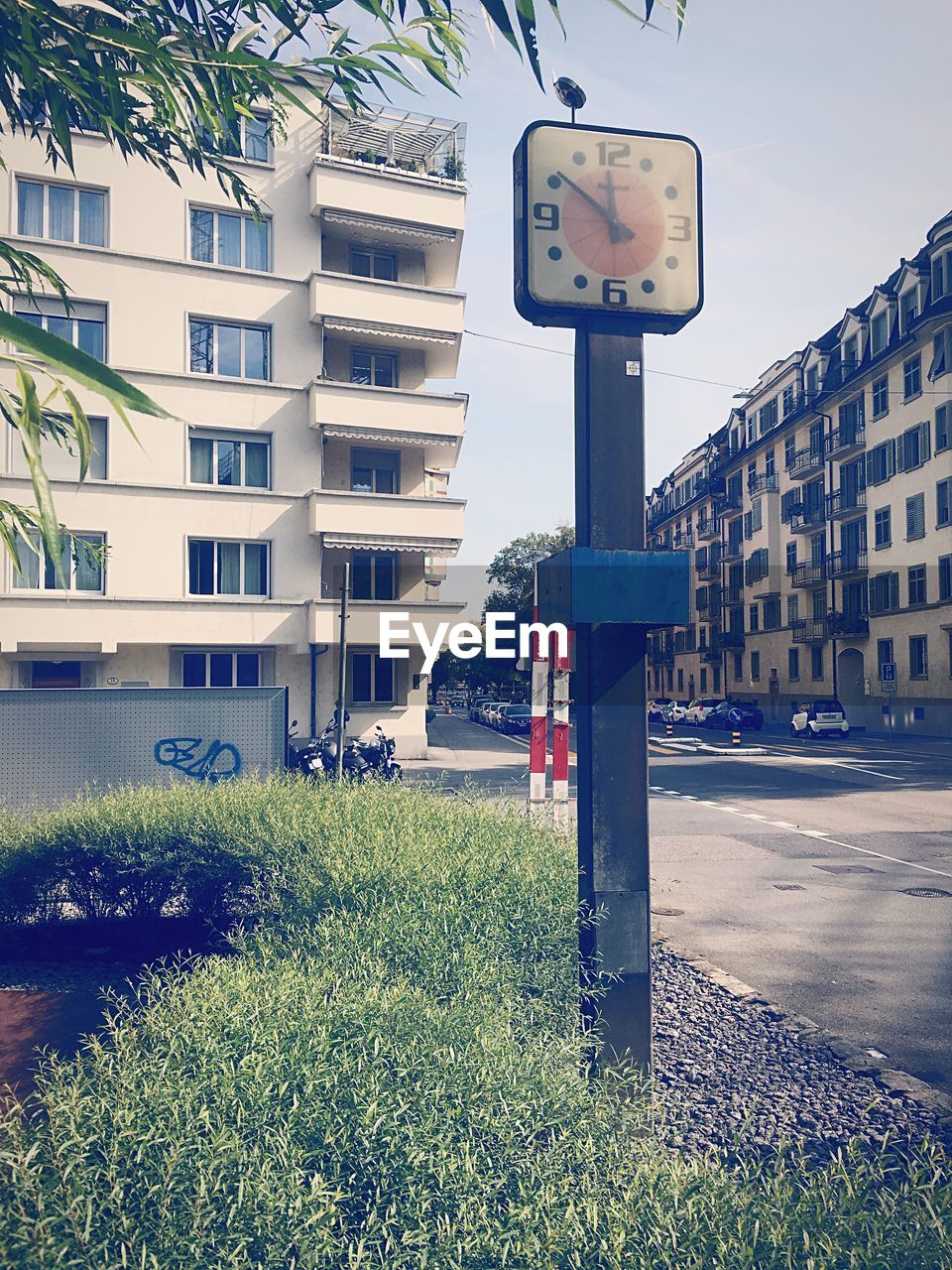 ROAD SIGN ON STREET BY BUILDING