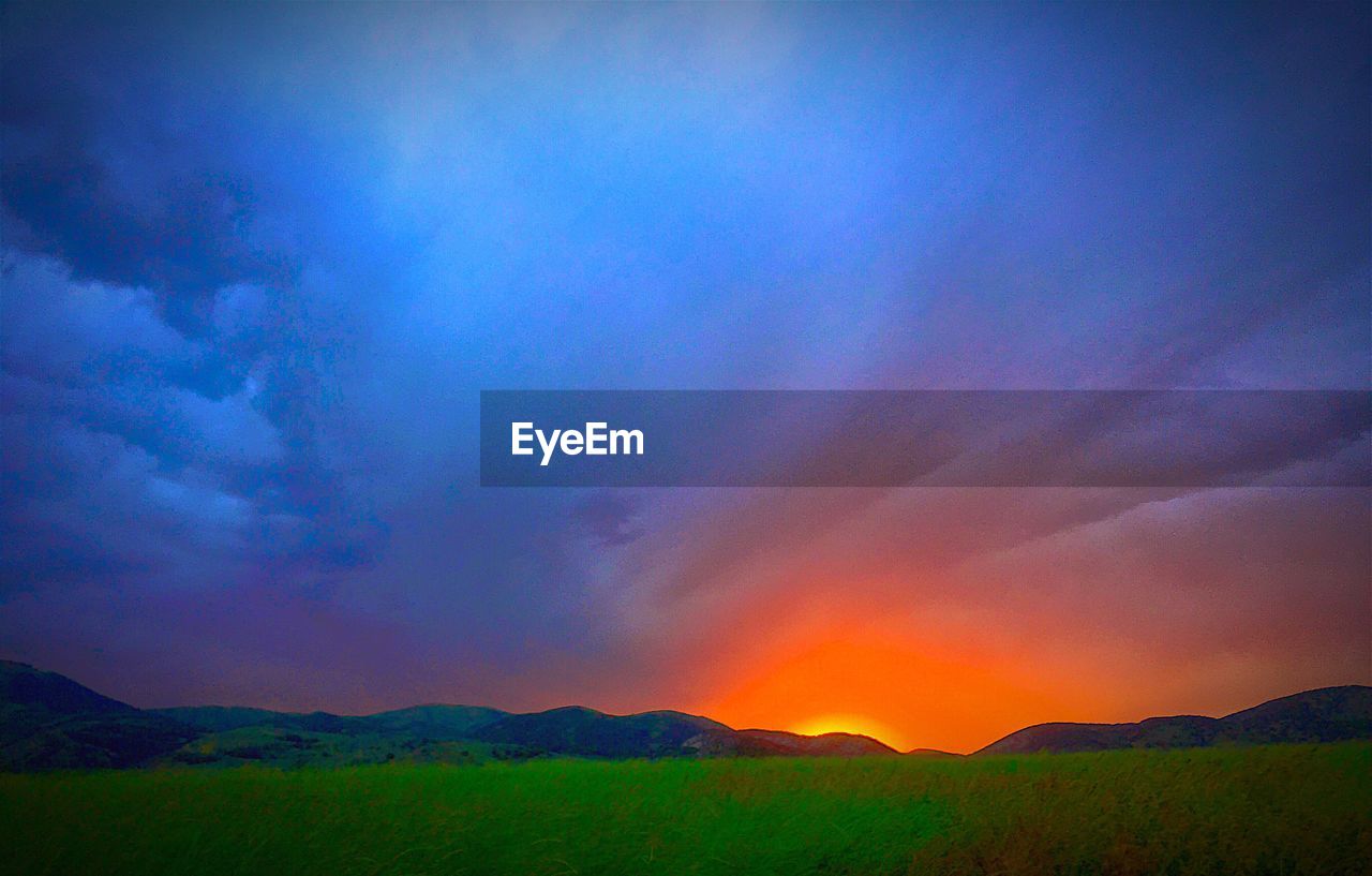 SCENIC VIEW OF LANDSCAPE AGAINST CLOUDY SKY