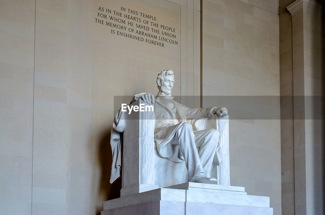 Abraham lincoln monument inside lincoln memorial, washington dc, usa