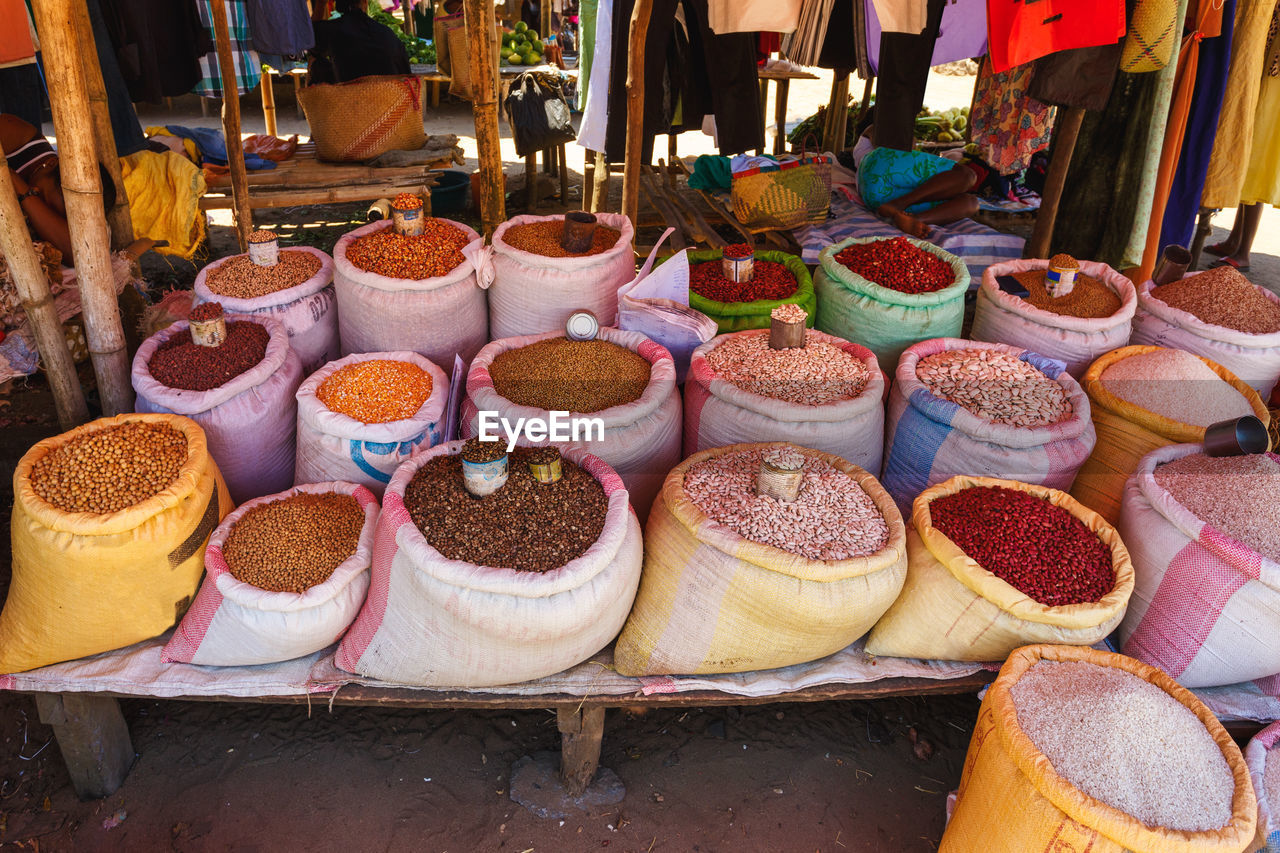 HIGH ANGLE VIEW OF FOOD FOR SALE AT MARKET STALL
