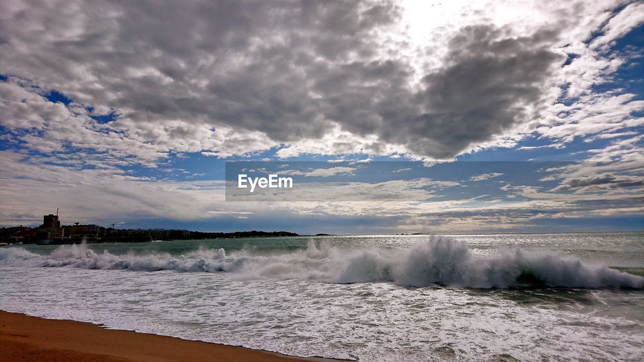 VIEW OF SEA AGAINST CLOUDY SKY