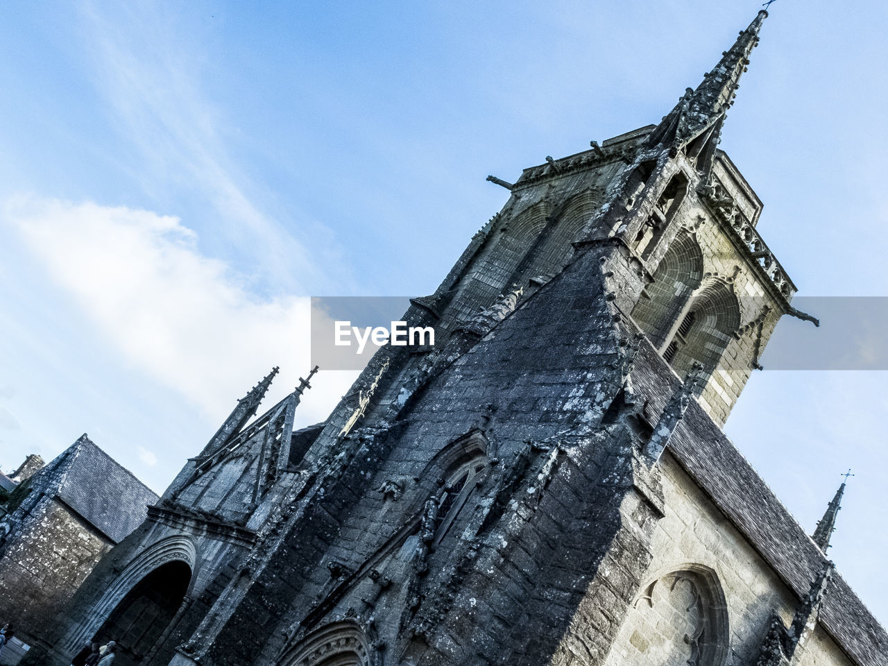 LOW ANGLE VIEW OF TEMPLE AGAINST SKY