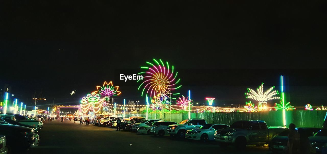 ILLUMINATED FERRIS WHEEL AT NIGHT