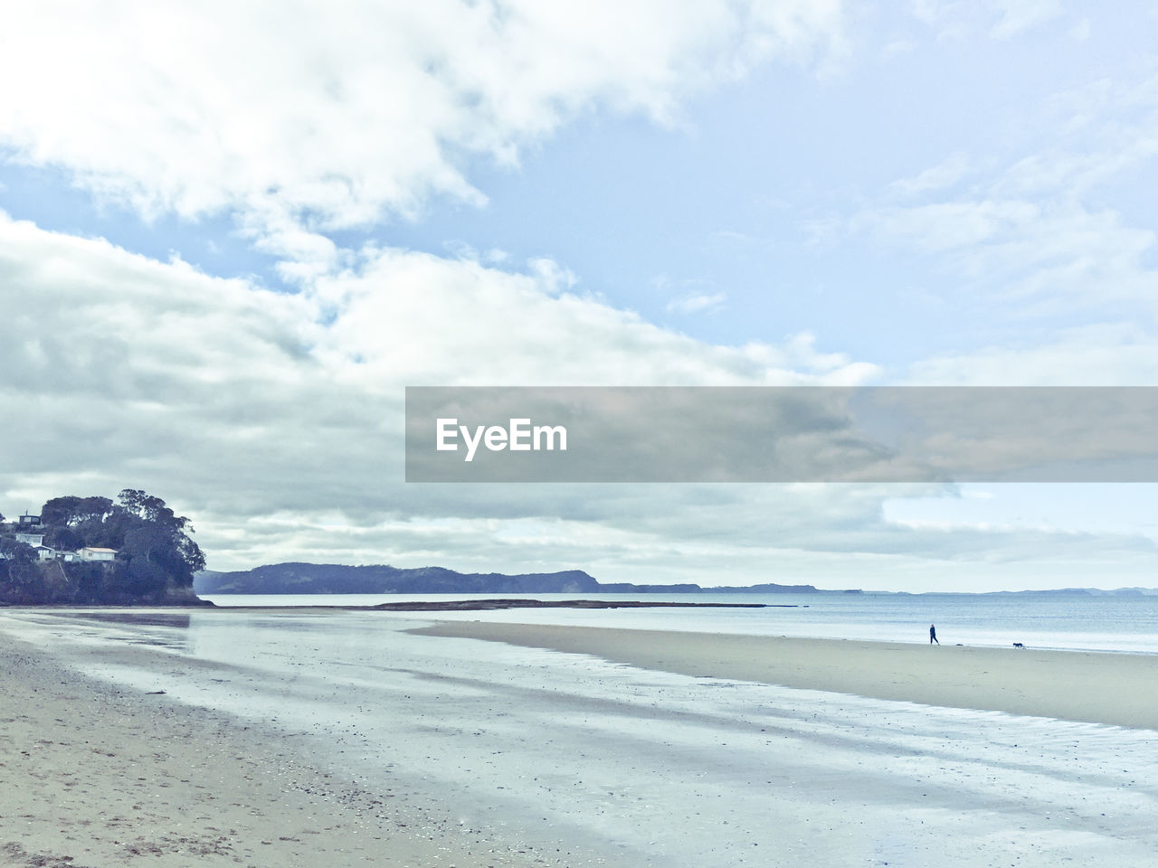 SCENIC VIEW OF CALM SEA AGAINST CLOUDY SKY