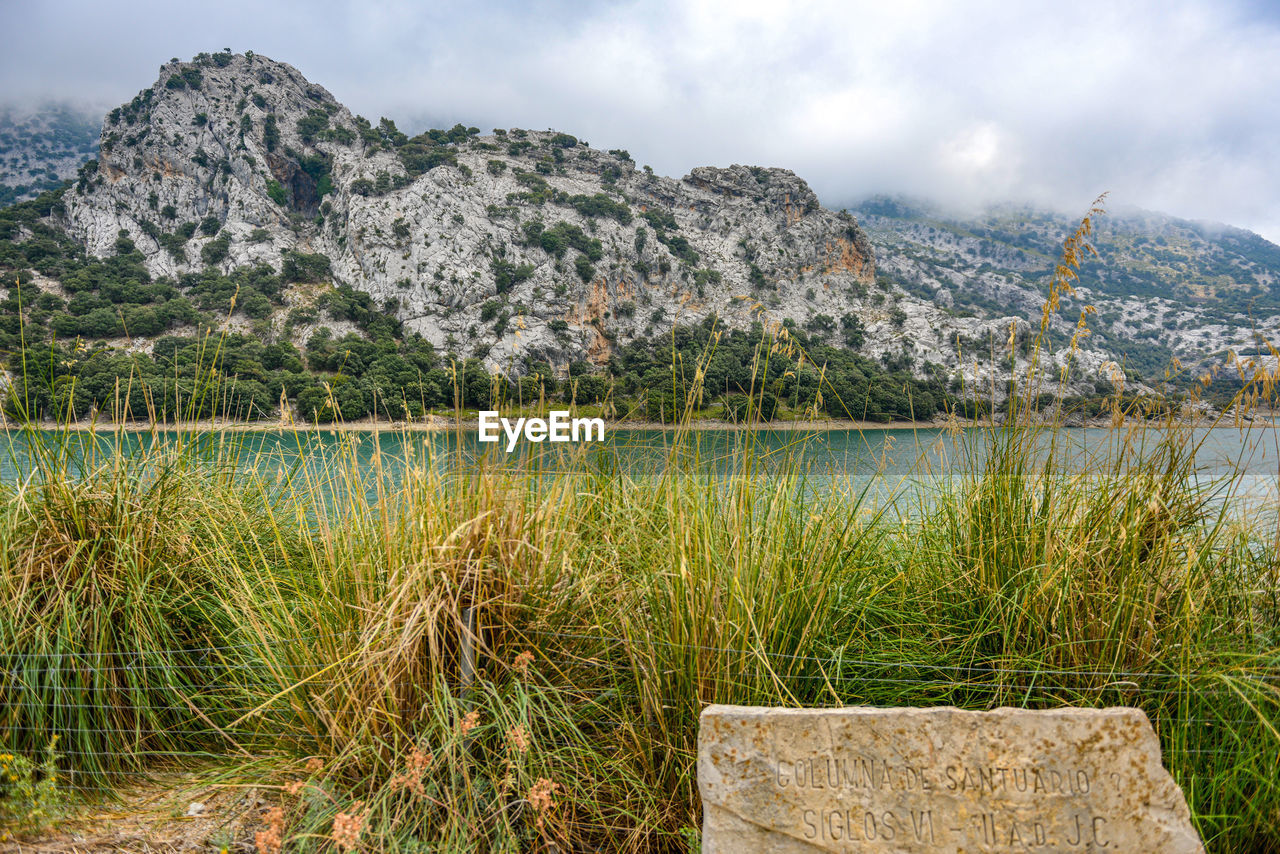 SCENIC VIEW OF LAKE AGAINST MOUNTAIN
