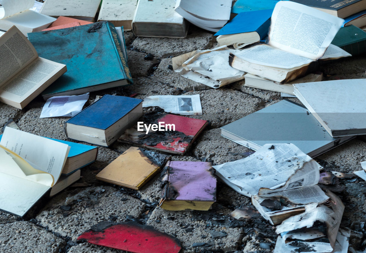 HIGH ANGLE VIEW OF GARBAGE IN ABANDONED BUILDING