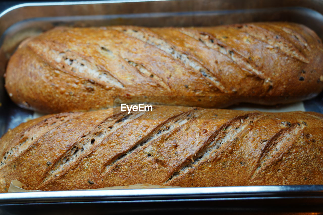 HIGH ANGLE VIEW OF BREAD ON BARBECUE GRILL