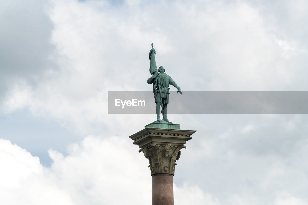 Statue of engelbrekt the freedom fighter sited on top of a pillar