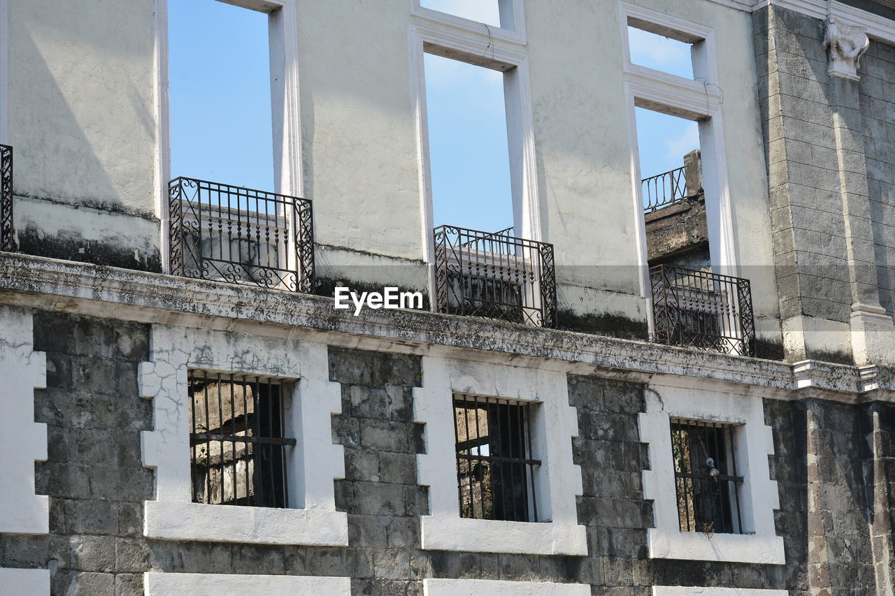 LOW ANGLE VIEW OF HISTORICAL BUILDING AGAINST SKY