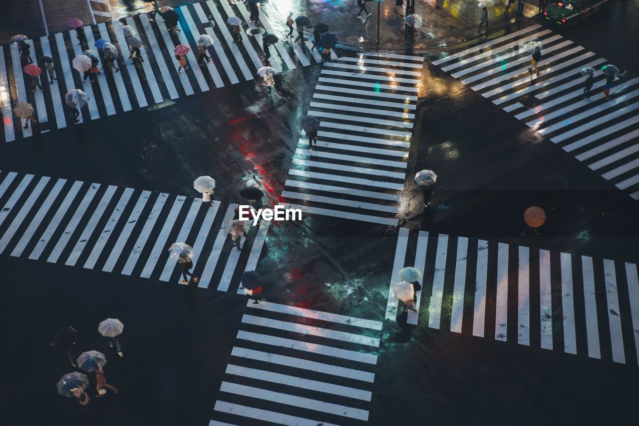 HIGH ANGLE VIEW OF PEOPLE WALKING ON ESCALATOR