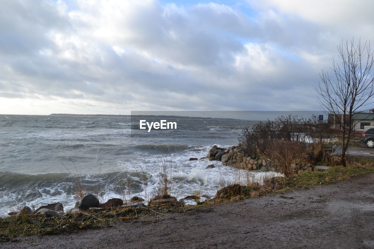 PANORAMIC VIEW OF SEA AGAINST SKY