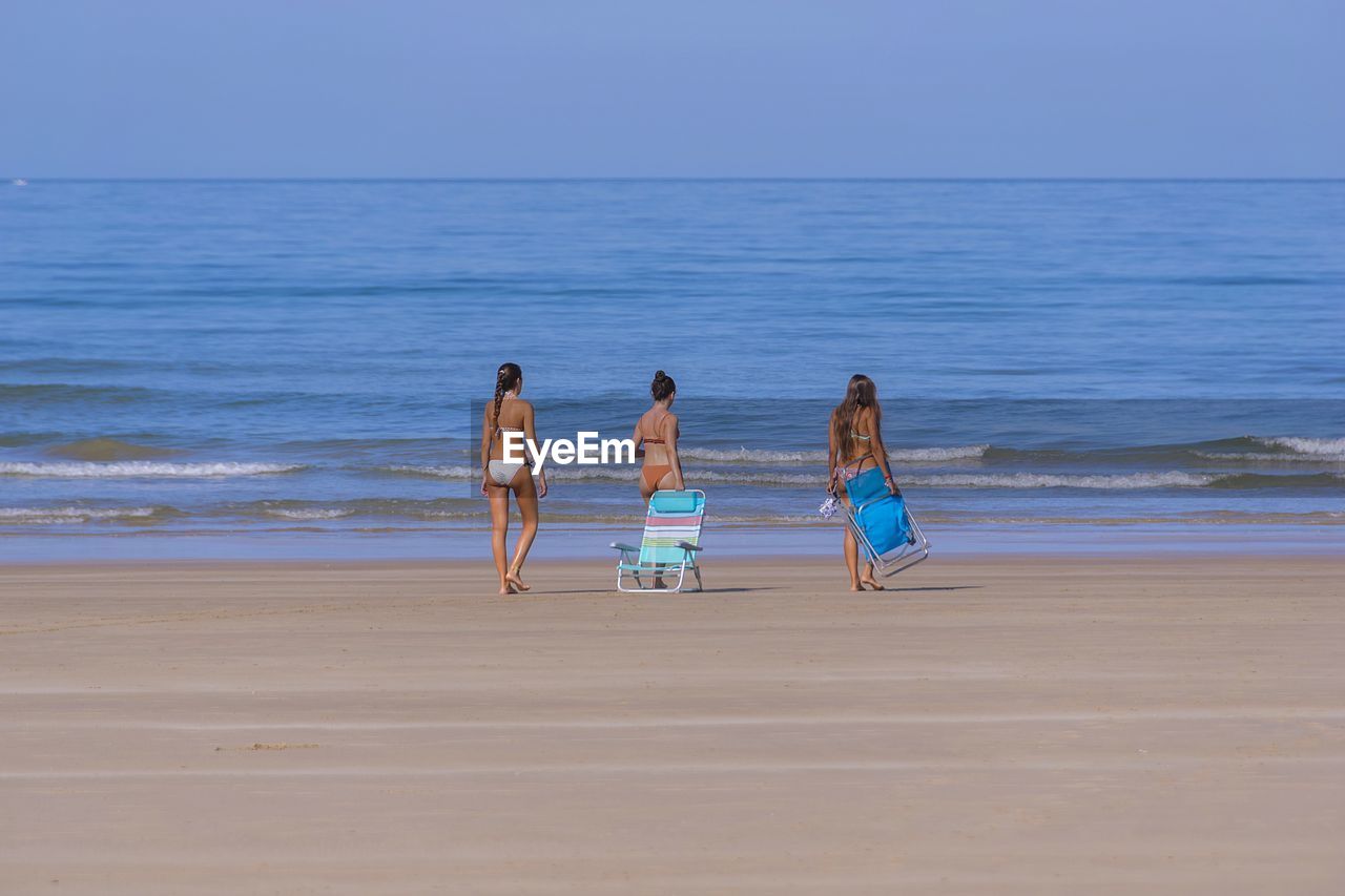 GROUP OF PEOPLE ON BEACH