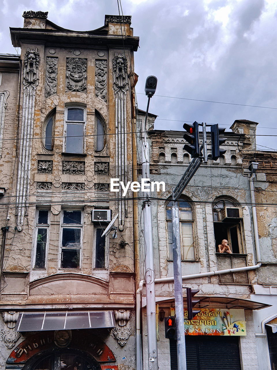 LOW ANGLE VIEW OF HISTORICAL BUILDING AGAINST SKY