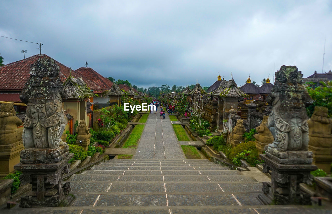 PANORAMIC VIEW OF TEMPLE AGAINST BUILDINGS