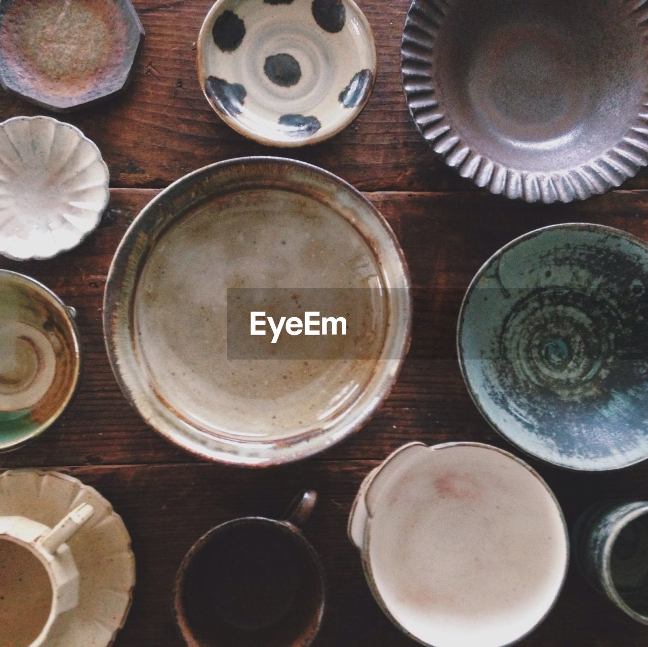 HIGH ANGLE VIEW OF OBJECTS
