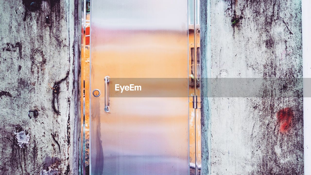 CLOSE UP OF DOOR
