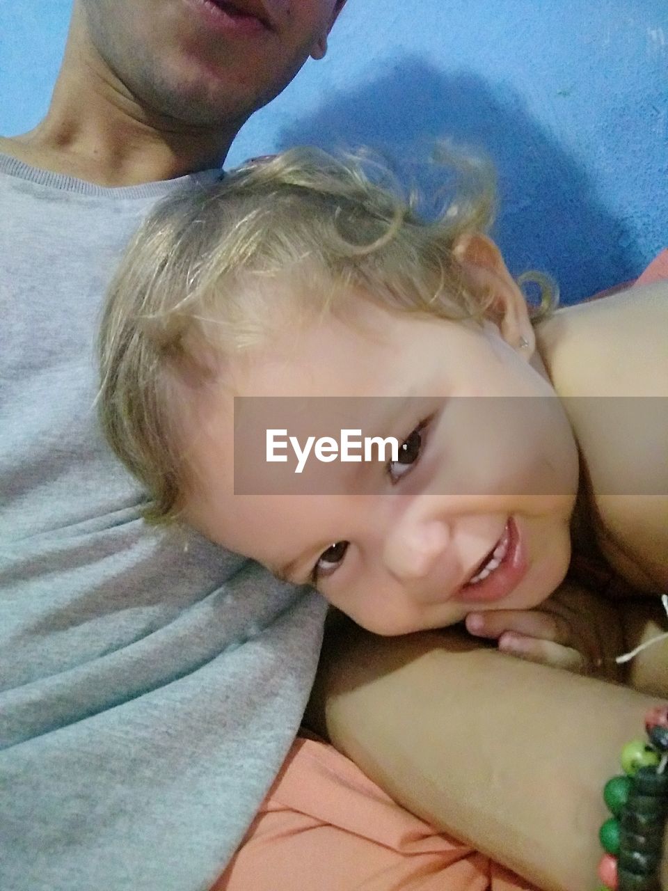 CLOSE-UP PORTRAIT OF HAPPY MOTHER AND DAUGHTER