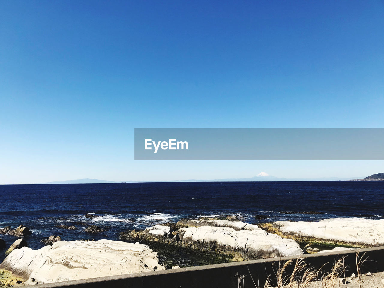 SCENIC VIEW OF SEA AGAINST BLUE SKY