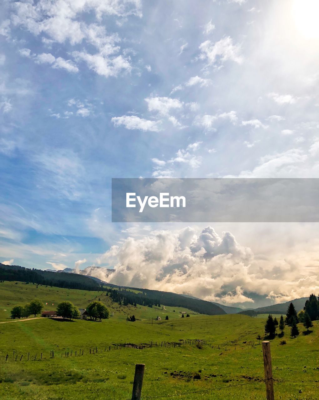 SCENIC VIEW OF FIELD AGAINST CLOUDY SKY