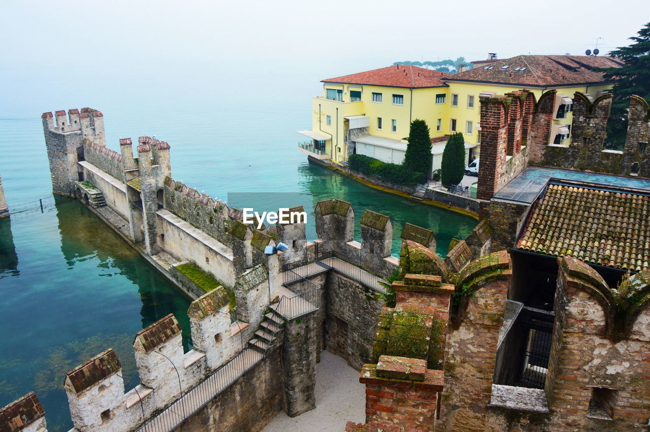 HIGH ANGLE VIEW OF BUILDINGS AT WATERFRONT