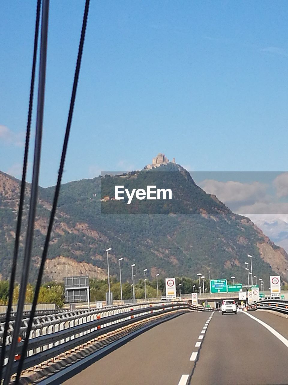 ROAD BY MOUNTAIN AGAINST SKY