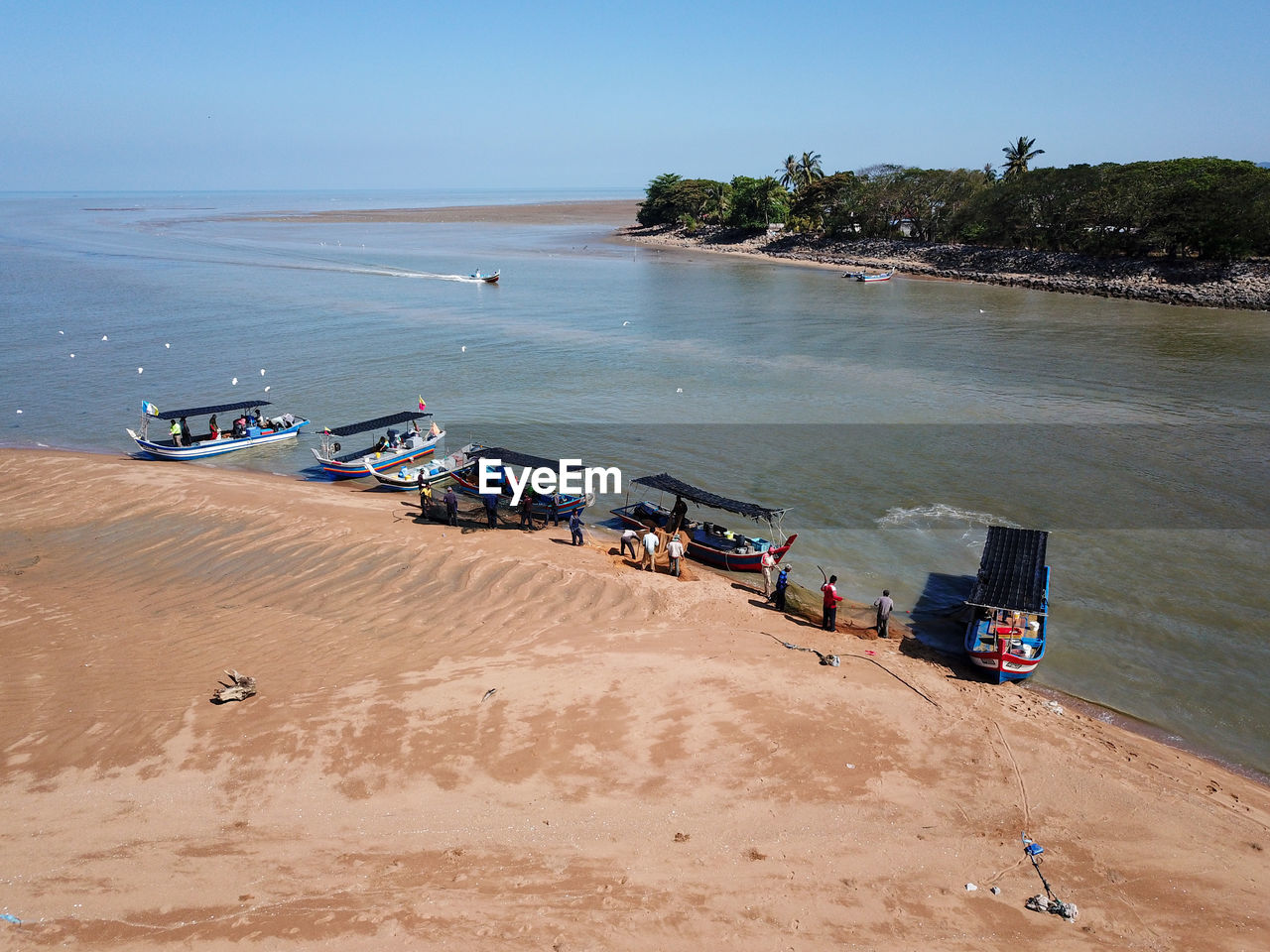 HIGH ANGLE VIEW OF BOATS ON BEACH