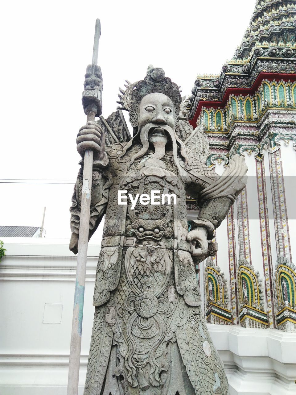 LOW ANGLE VIEW OF STATUES AGAINST SKY