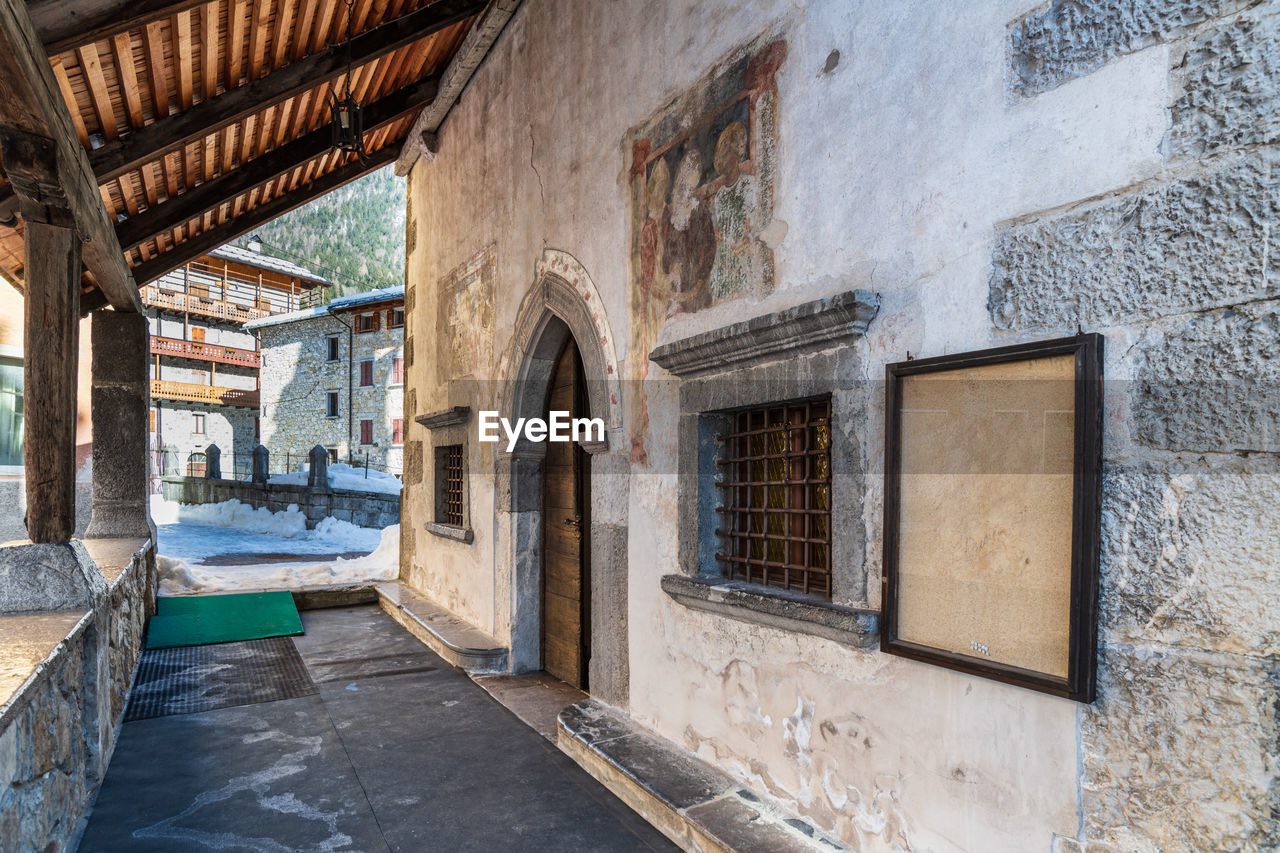 ENTRANCE OF ABANDONED BUILDING