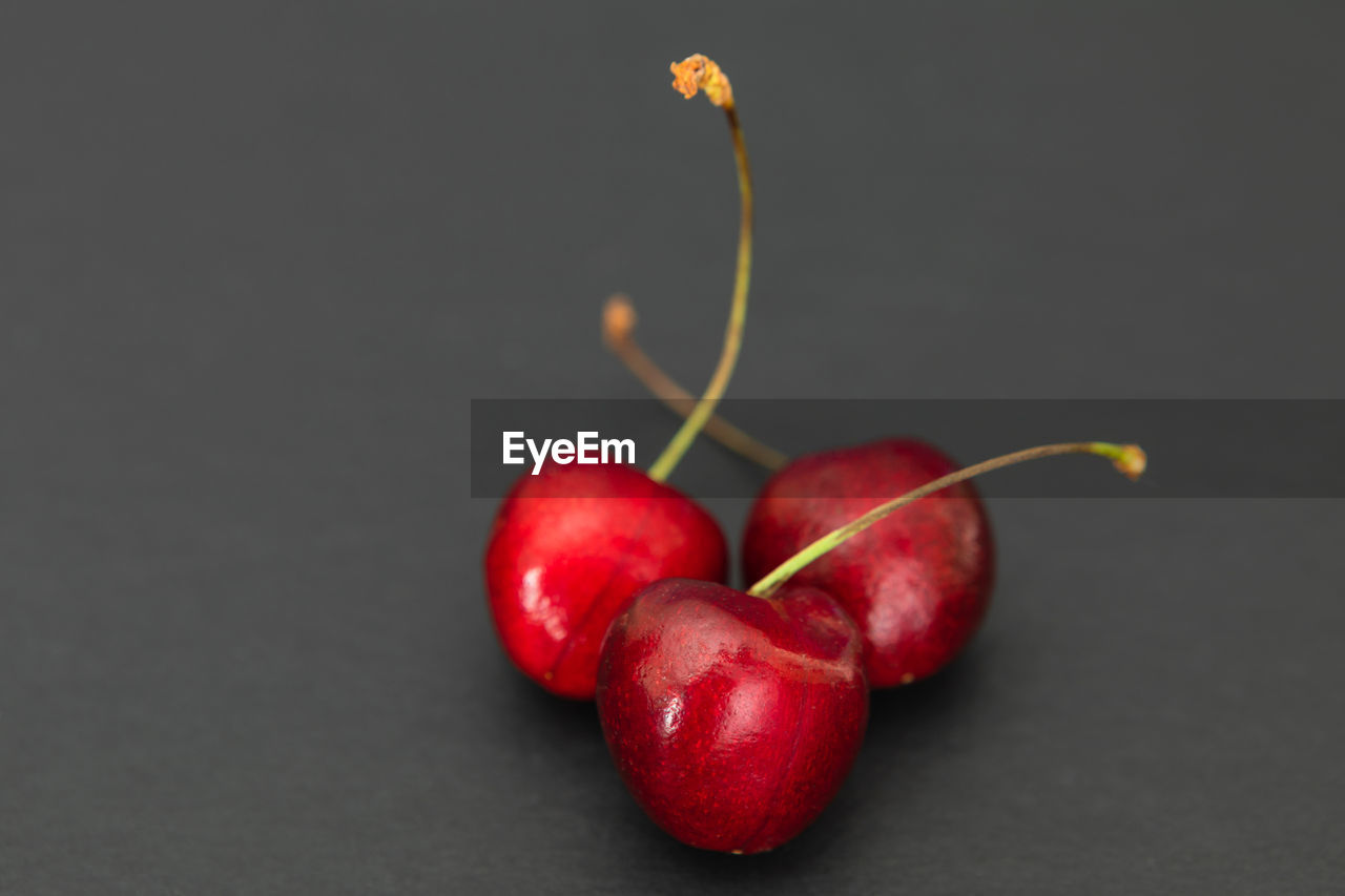 CLOSE-UP OF RED BERRIES ON TABLE