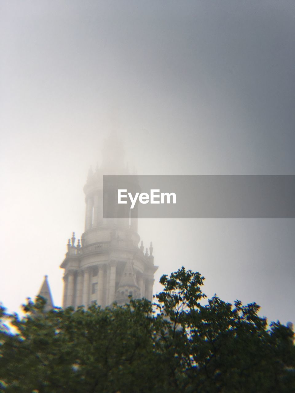 LOW ANGLE VIEW OF HISTORIC BUILDING AGAINST CLEAR SKY