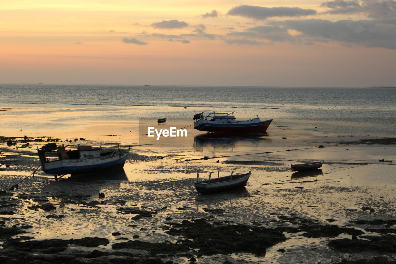 VIEW OF FISHING BOATS IN SEA