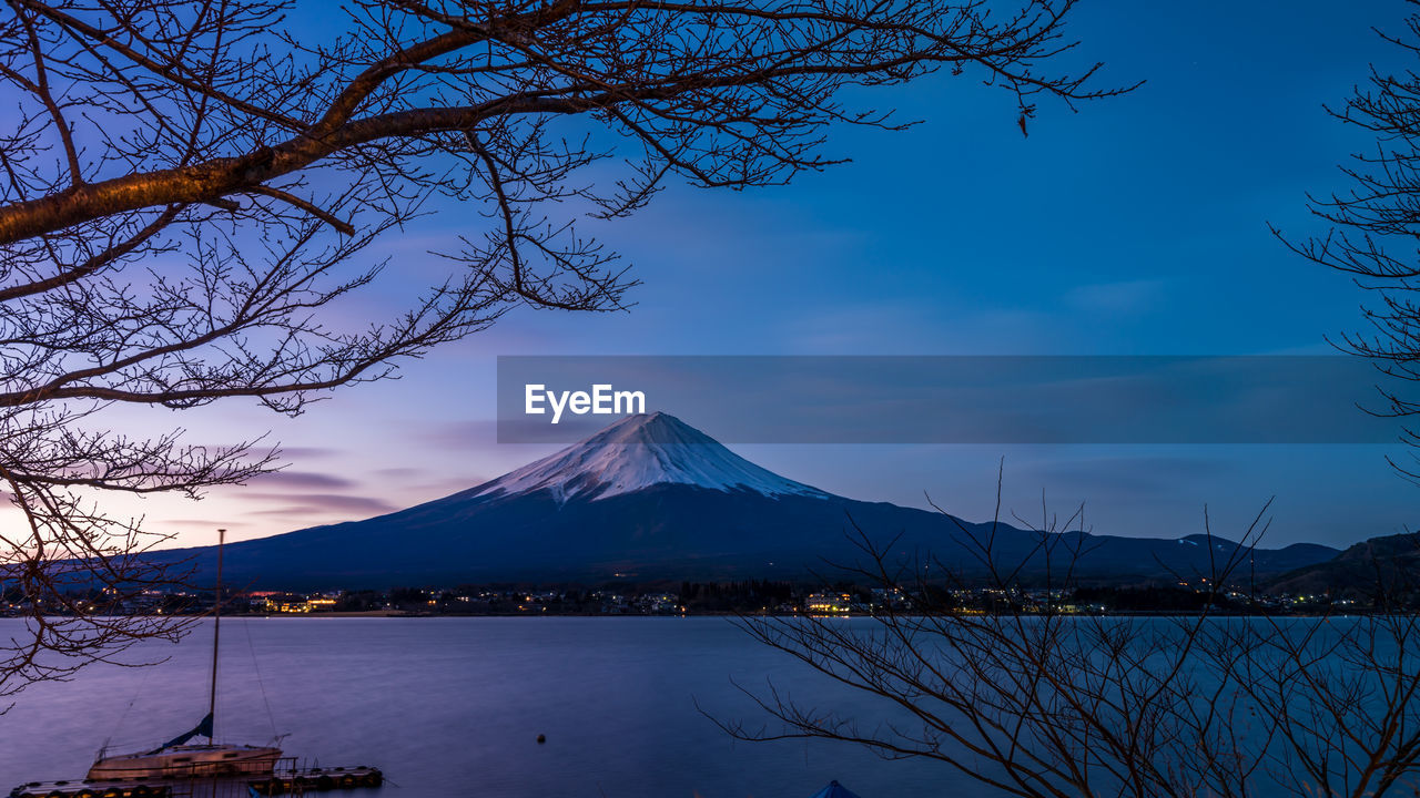 SCENIC VIEW OF LAKE AND SNOWCAPPED MOUNTAINS AGAINST SKY