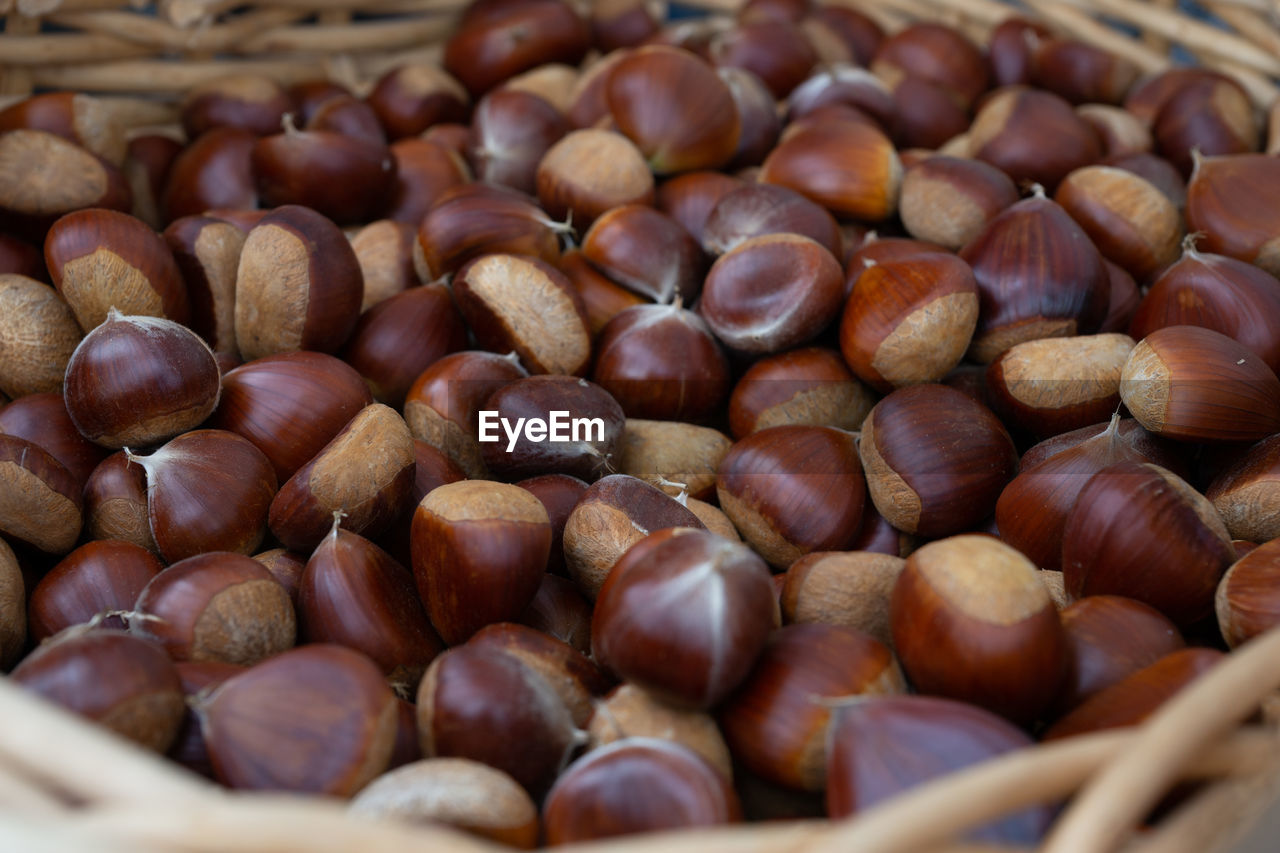 HIGH ANGLE VIEW OF ROASTED COFFEE BEANS