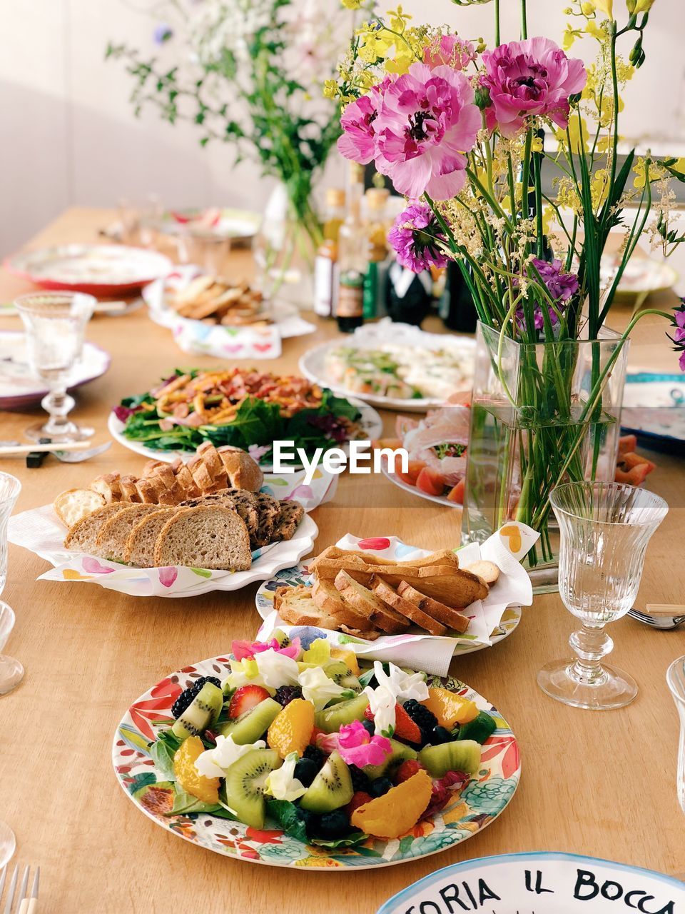 CLOSE-UP OF FOOD ON TABLE