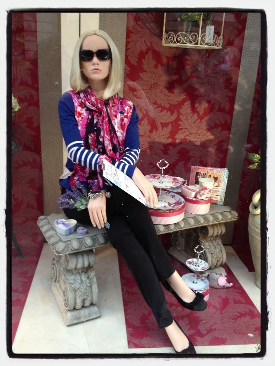 PORTRAIT OF YOUNG WOMAN SITTING ON WALL