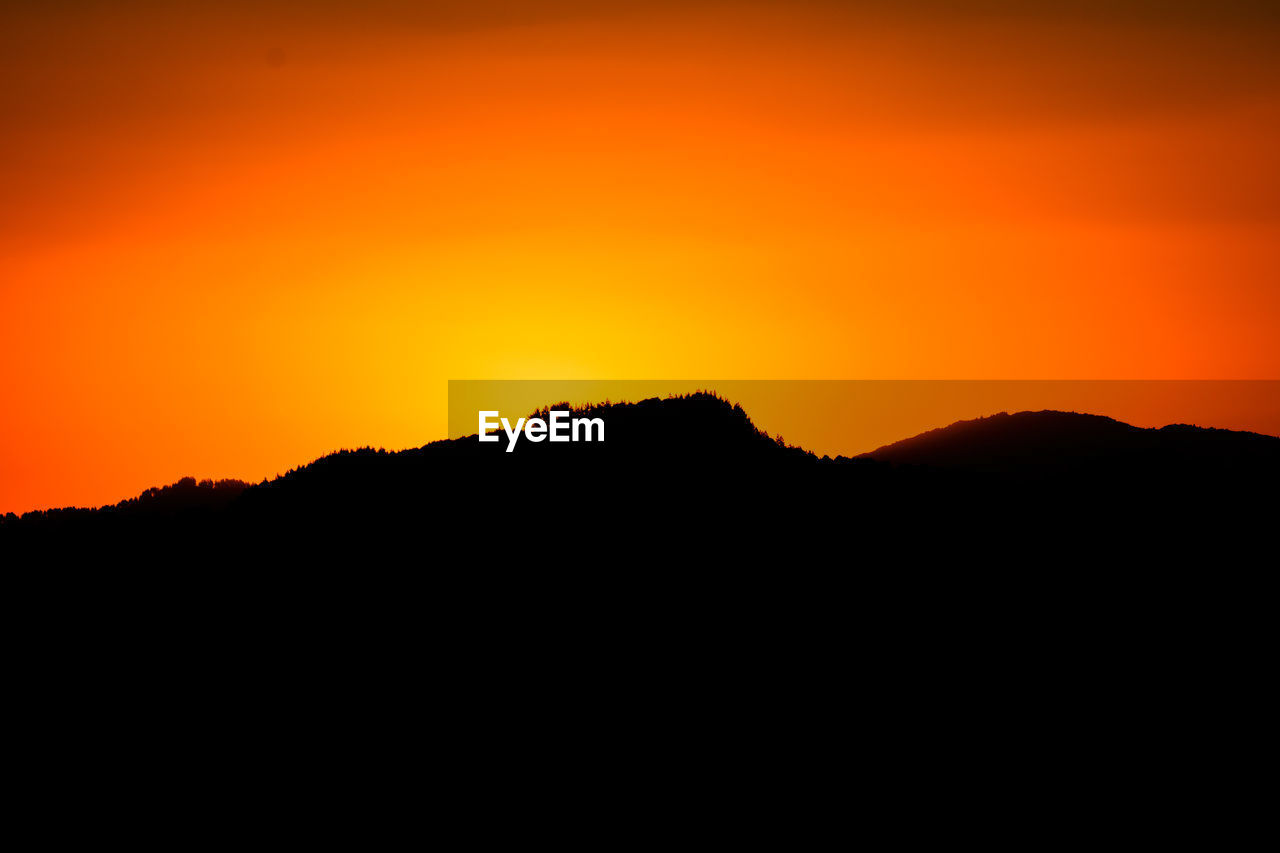 SILHOUETTE MOUNTAINS AGAINST SKY DURING SUNSET