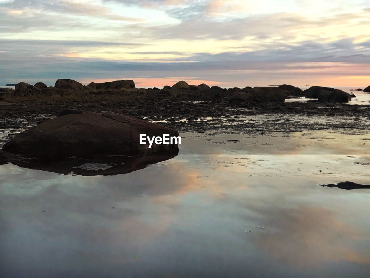 SCENIC VIEW OF ROCKS IN SEA AGAINST SKY