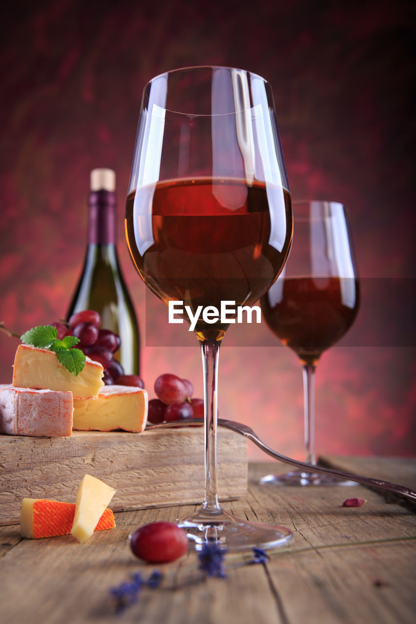 CLOSE-UP OF WINEGLASS ON TABLE