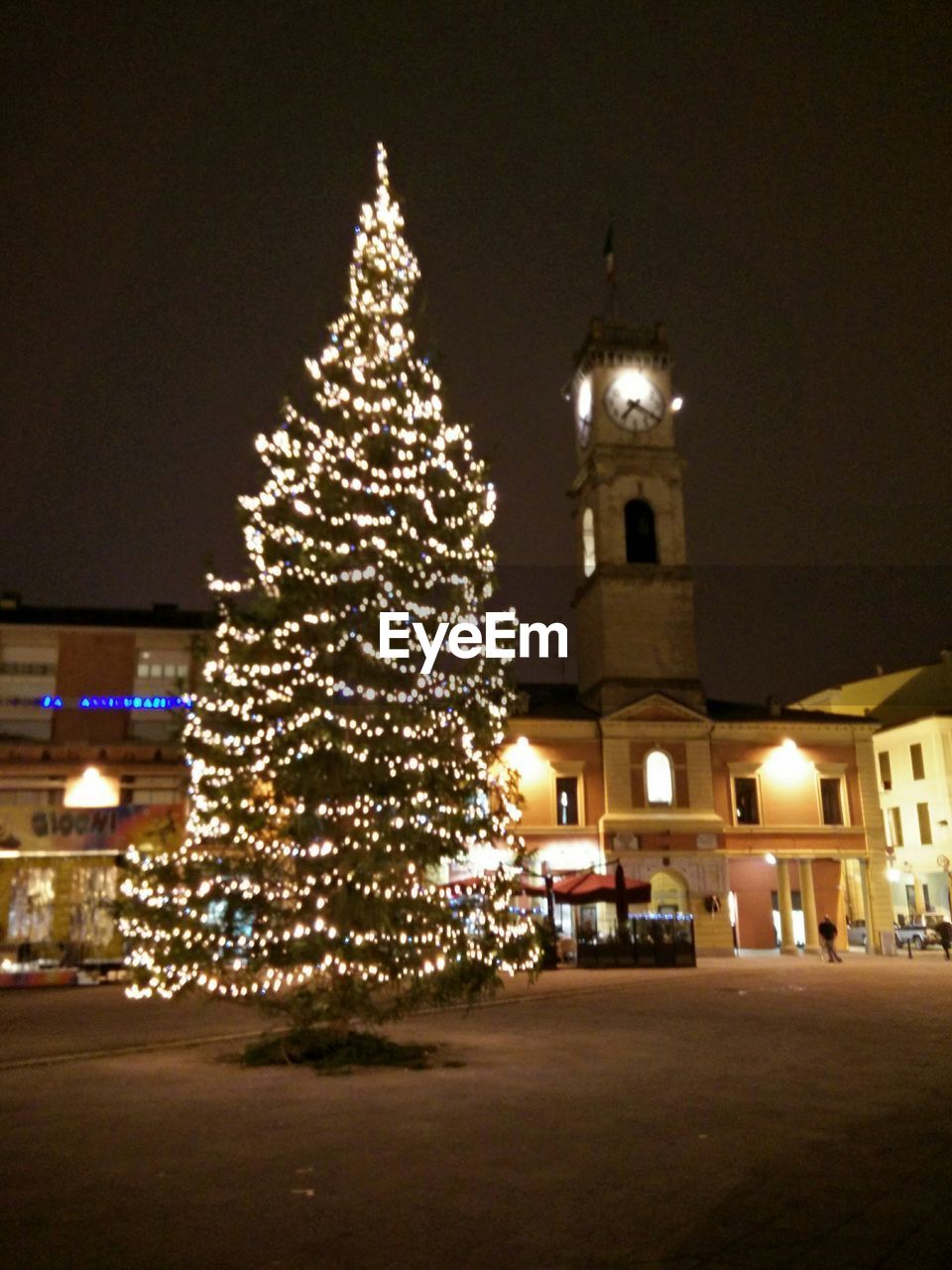 VIEW OF ILLUMINATED STREET LIGHT AT NIGHT