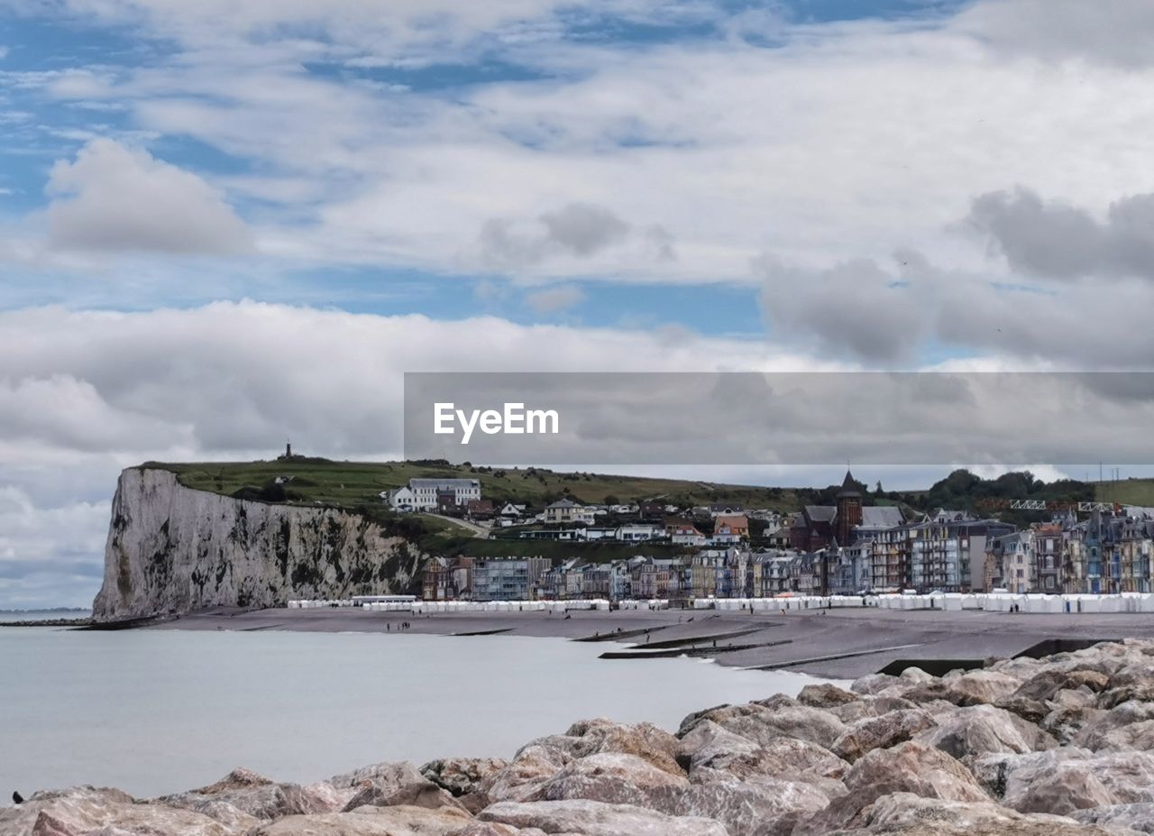 SCENIC VIEW OF SEA BY ROCKS AGAINST SKY