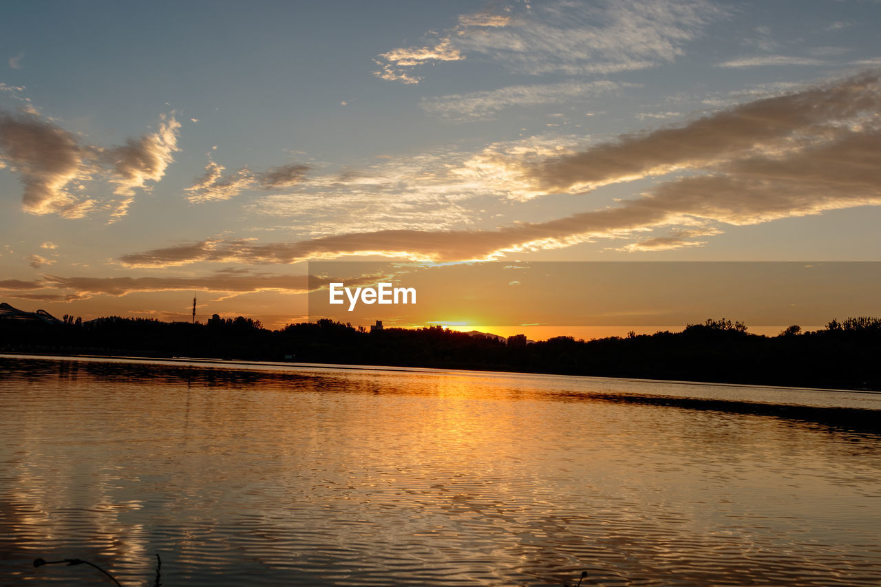 VIEW OF LAKE AGAINST SKY DURING SUNSET