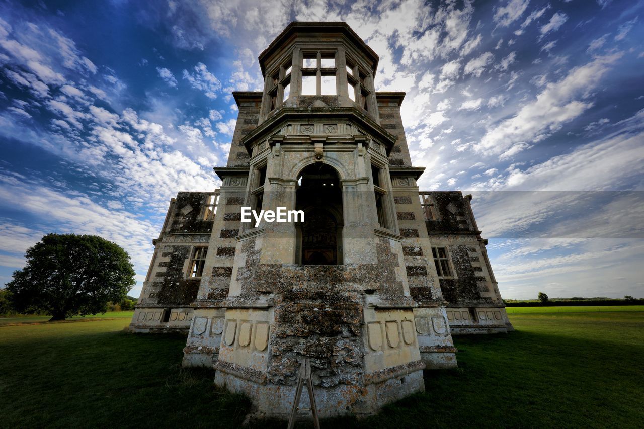 LOW ANGLE VIEW OF OLD BUILDING