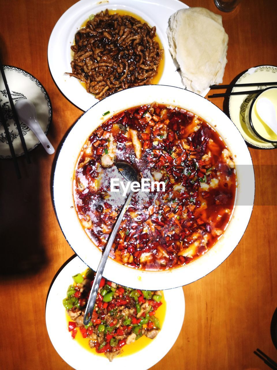 HIGH ANGLE VIEW OF MEAL SERVED IN BOWL